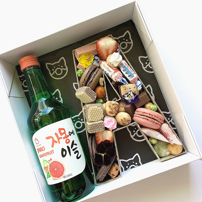 Dessert grazing boxes. Asian snack box. Personalised gifts. Featuring Asian & Japanese snacks, Meiji, macarons, mochi & soju. Next day delivery Sydney.